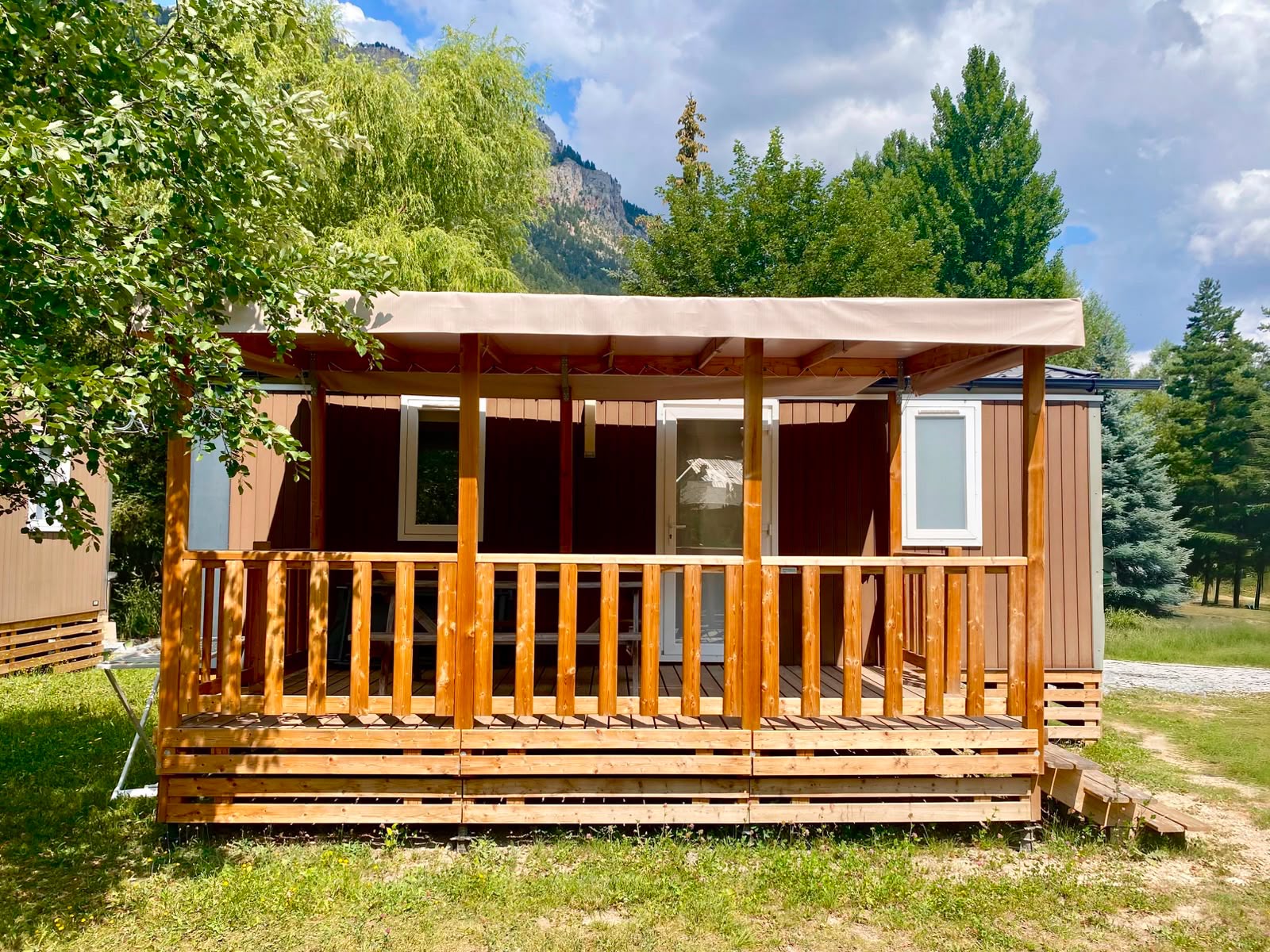 Mobil-Home Montana Confort 28m² – 2 chambres + TV + Climatisation