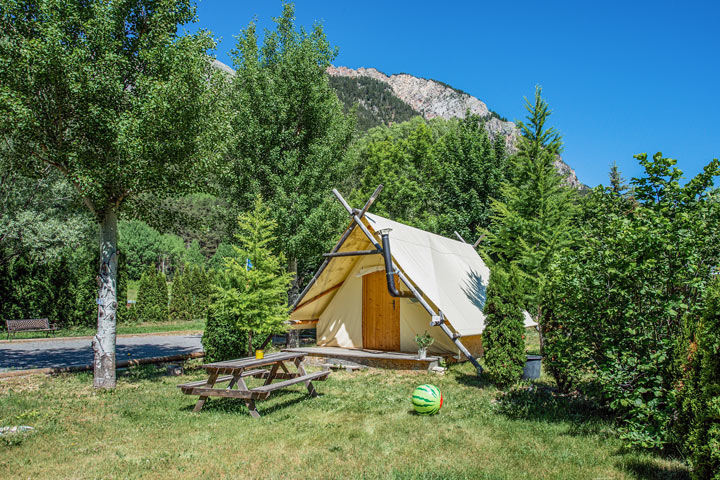 Tente Premium 21m² – avec poêle à bois – sans sanitaires